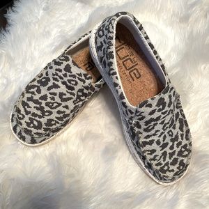 Purchased online. Too big!